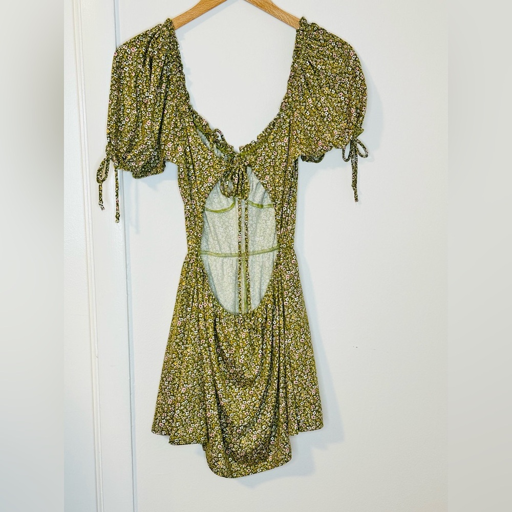 Urban Outfitters Romper. Size- XS. Color- Green Floral - Picture 2 of 5